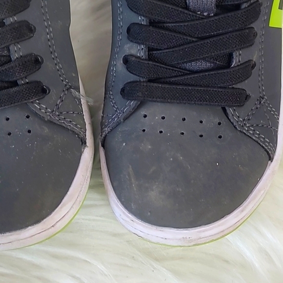 DC Shoe Company Skateboarding Gray  Leather Gaveler Sneakers Shoes Youth Size 12 - Picture 5 of 17